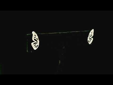 Rotating video showing the jewelry item