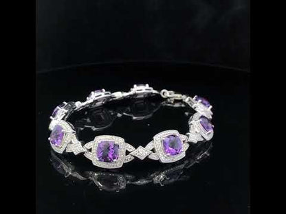 Rotating video showing the jewelry item