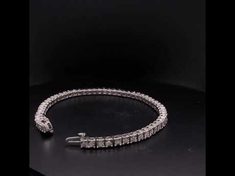 Rotating video showing the jewelry item