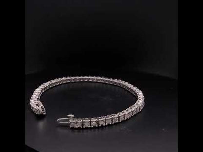 Rotating video showing the jewelry item