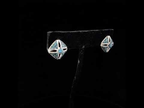 Rotating video showing the jewelry item