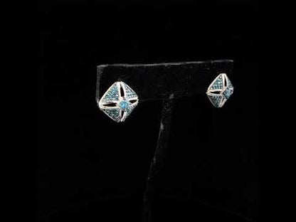 Rotating video showing the jewelry item