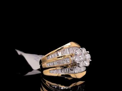 Rotating video showing the jewelry item