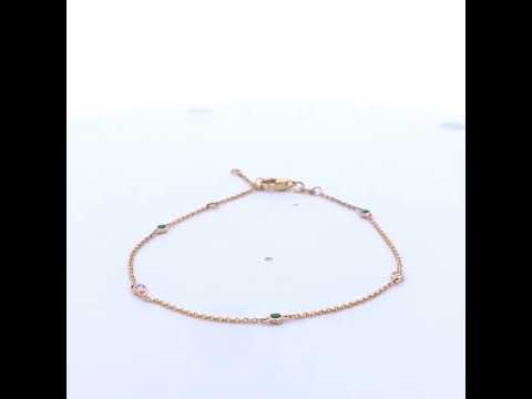 Rotating video showing the jewelry item