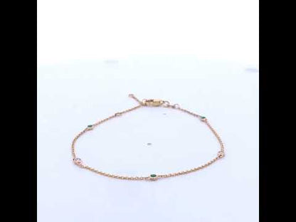 Rotating video showing the jewelry item