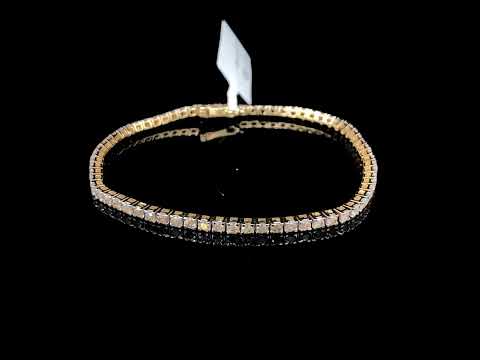 Rotating video showing the jewelry item