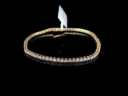 Rotating video showing the jewelry item