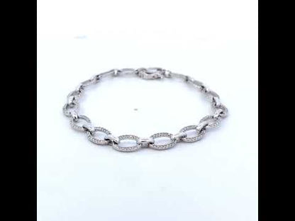 Rotating video showing the jewelry item