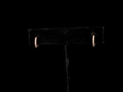 Rotating video showing the jewelry item