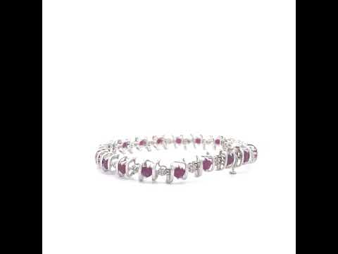 Rotating video showing the jewelry item