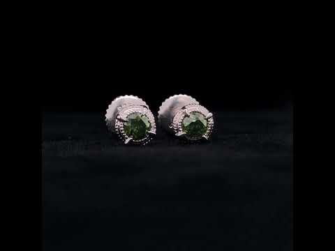 Rotating video showing the jewelry item