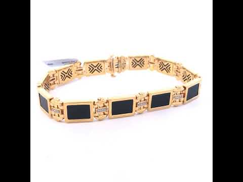 Rotating video showing the jewelry item