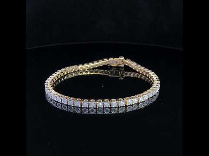 Rotating video showing the jewelry item