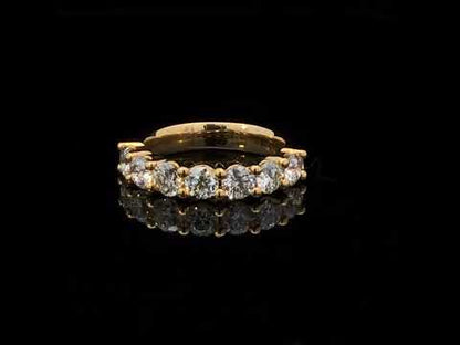 Rotating video showing the jewelry item