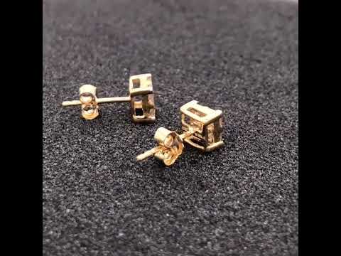 Rotating video showing the jewelry item