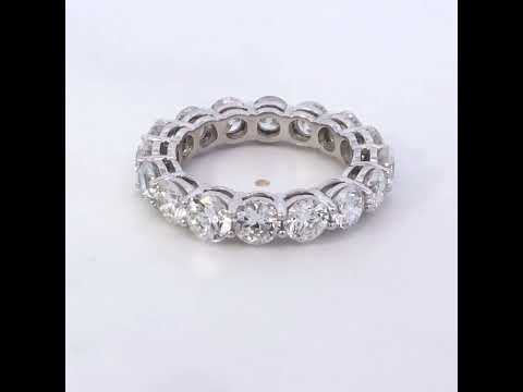 Rotating video showing the jewelry item