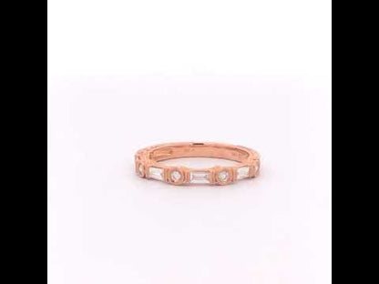 Rotating video showing the jewelry item